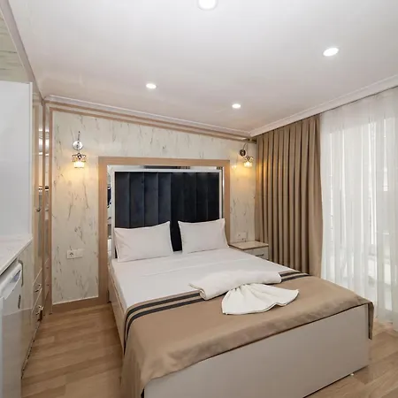 Gala Hotel *