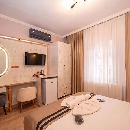 Gala Hotel *