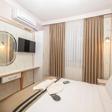 Gala Hotel *