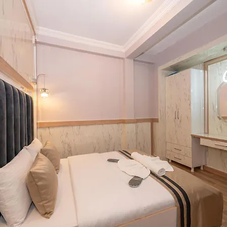 Gala Hotel *